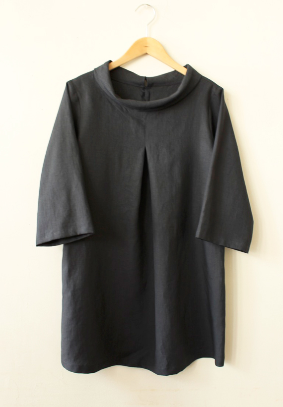ロールネック Aラインブラウス