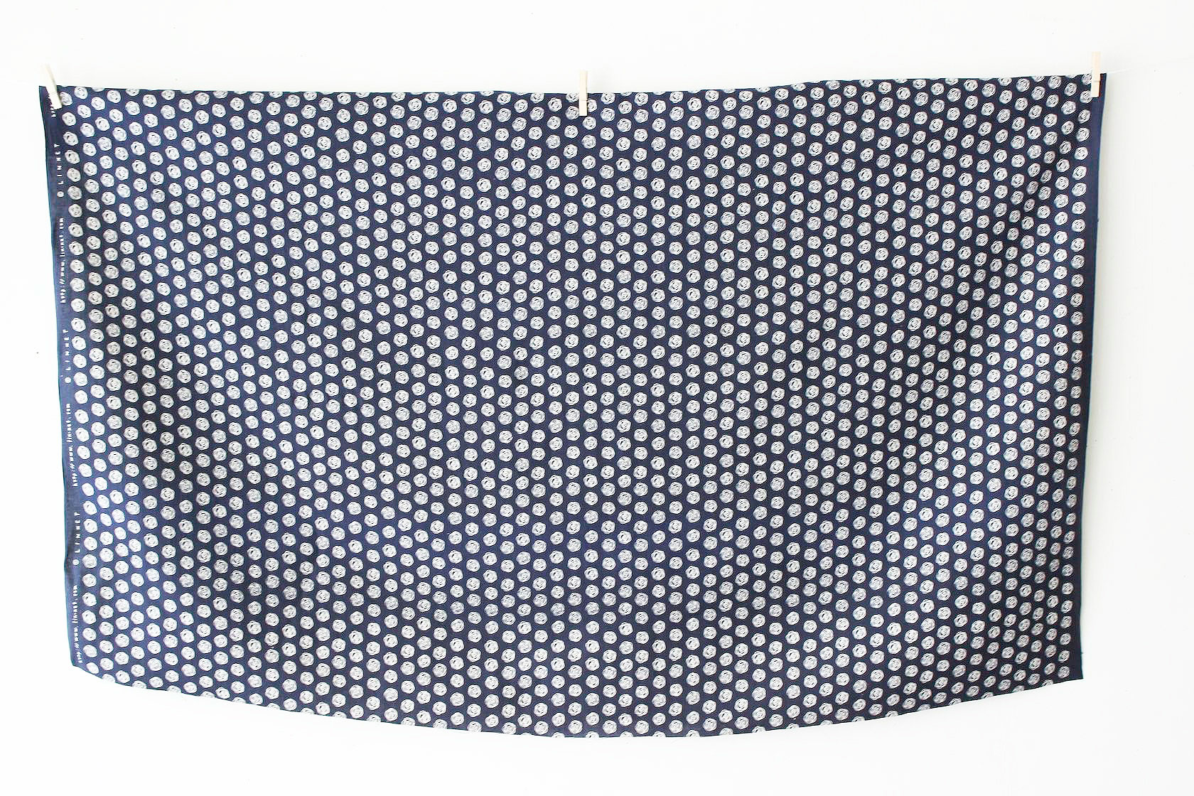 LINNETリネンプリント <br/>
ローズドット・ネイビー