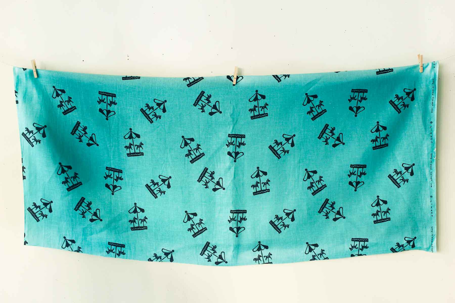 LINNET リネンプリント<br />回転木馬ブルー