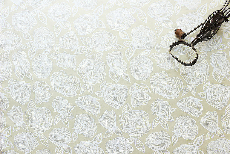 Jpi first light 4フローラルレース
<br />ベージュ