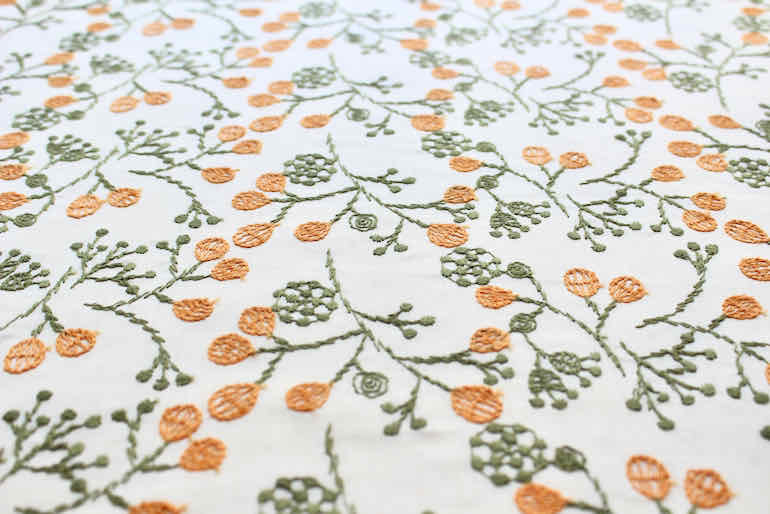 Jc60ローン刺繍 綺麗な実の花<br />ホワイト