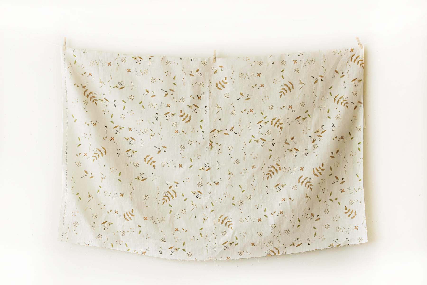 LINNET リネンプリント　ハーベスト<br />アンティークベージュ