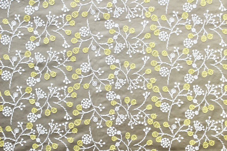 Jc60ローン刺繍 綺麗な実の花<br />ベージュ