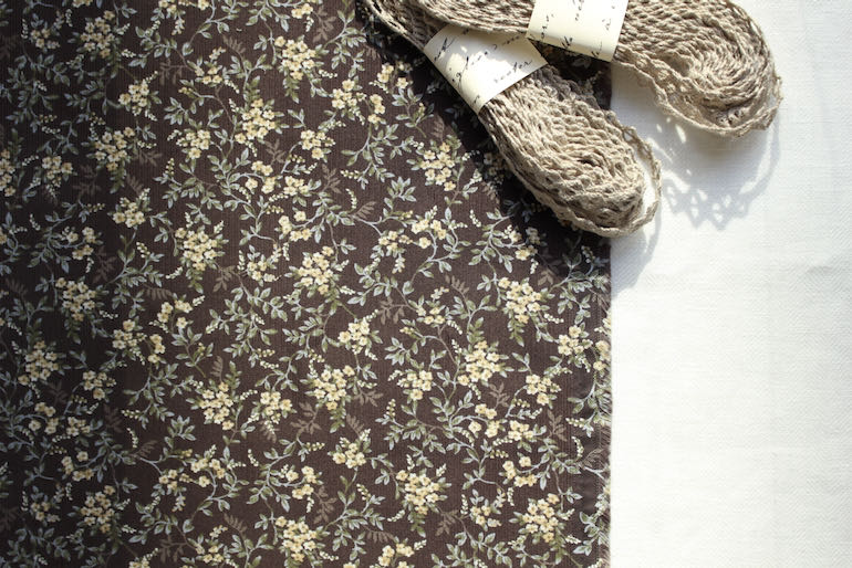 JP小さな花コール天<br />茶色