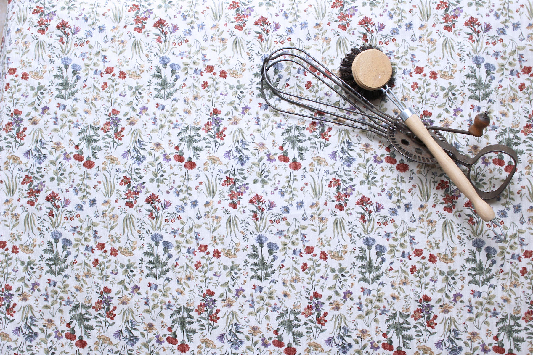 JP花の祭典コール天<br />オフ白