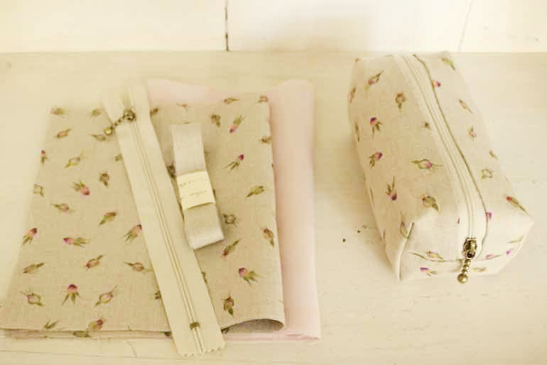 BOX型　リネンプリント ポーチセット<br />薔薇つぼみflax