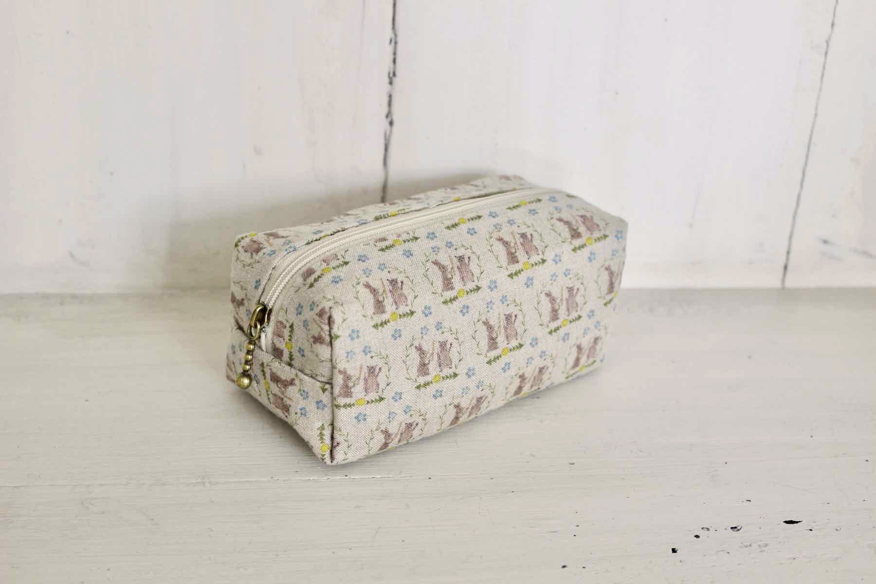 BOX型　リネンプリント ポーチセット<br />うさぎ猫エンブレムflax