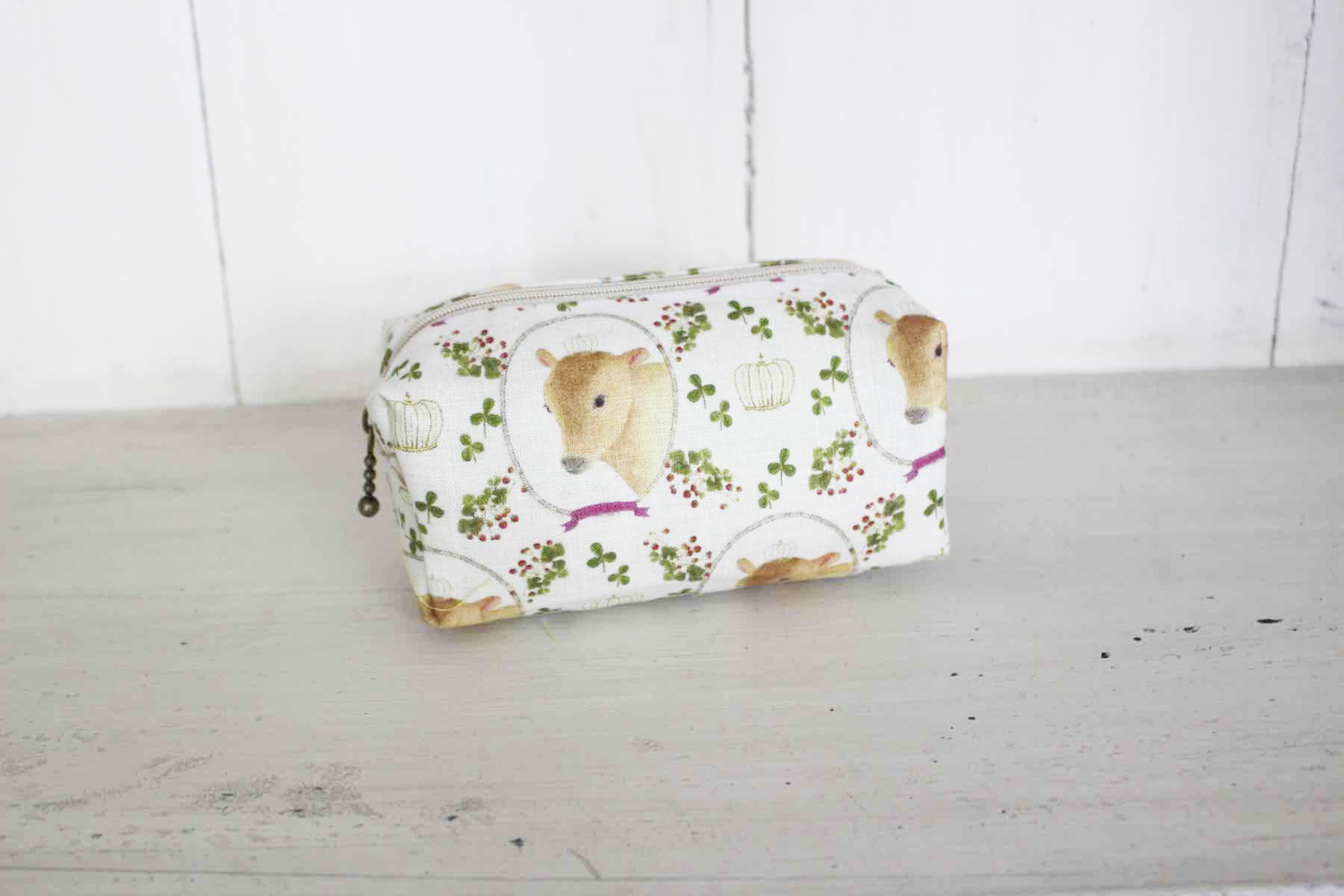 BOX型　リネンプリント ポーチセット<br />めうしのリサ