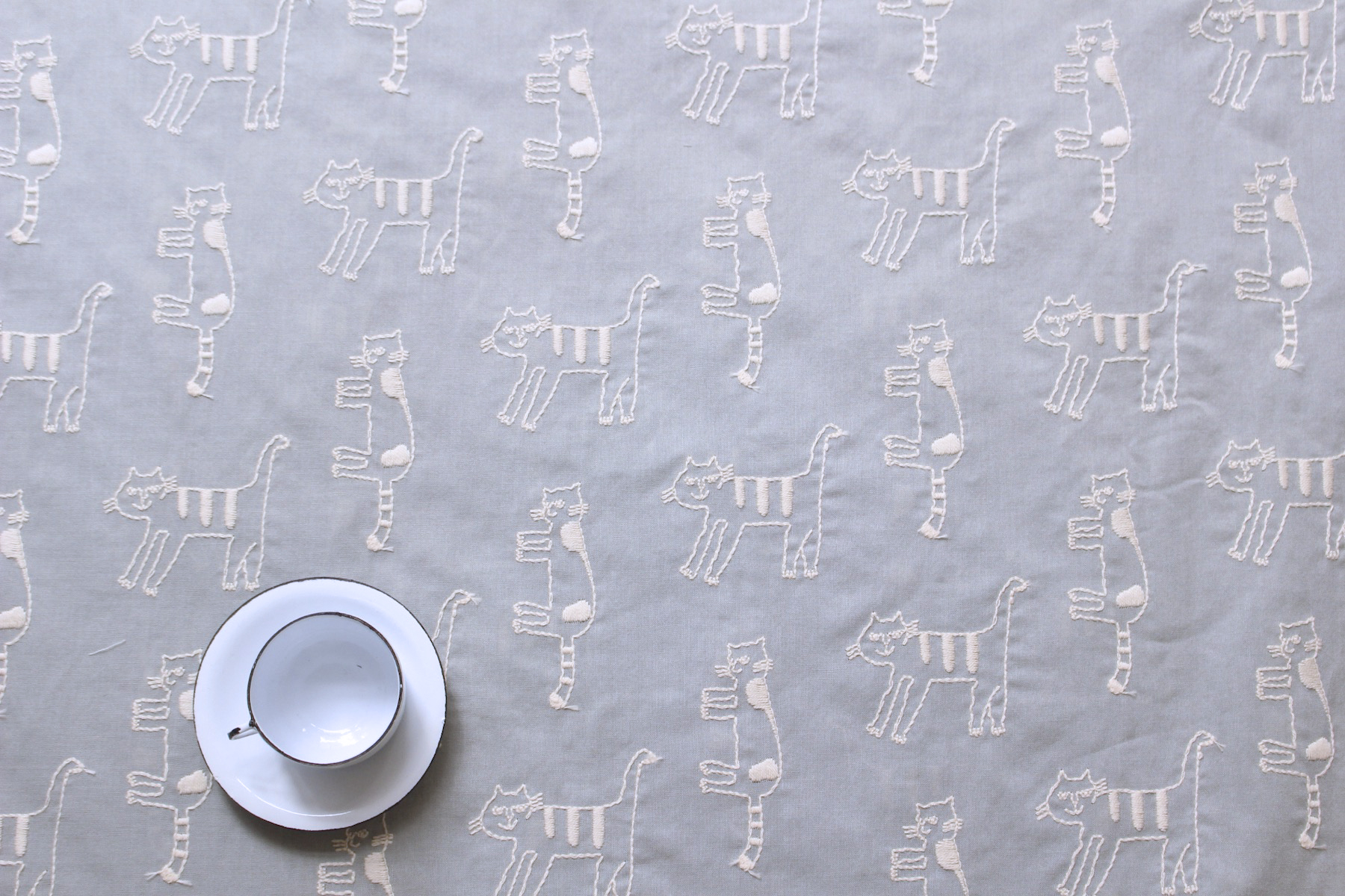 Jc６０ローン刺繍ネコ<br />グレ-  OW