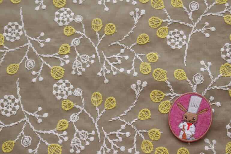 Jc60ローン刺繍　綺麗な実の花<br />ベ-ジュ