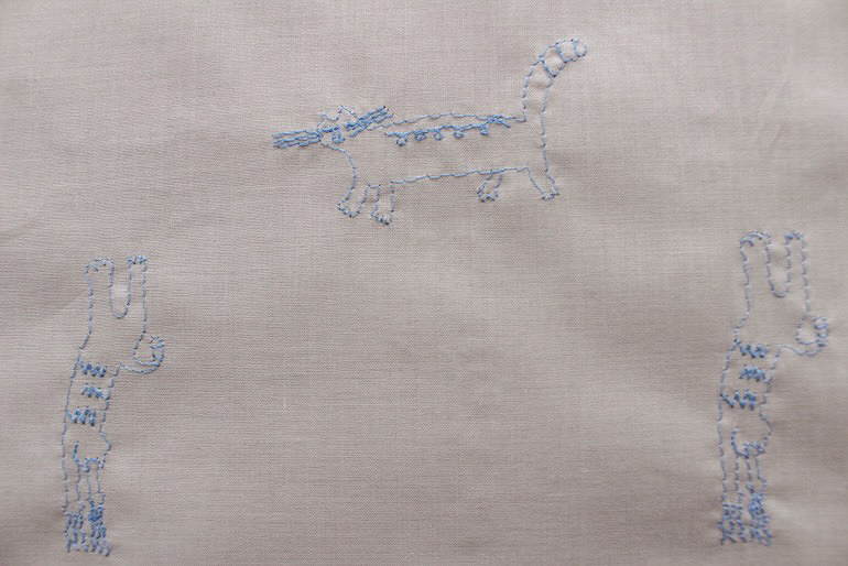 Jc刺繍ねこ細ライン60ローン<br />ベ-ジュ×ブル-