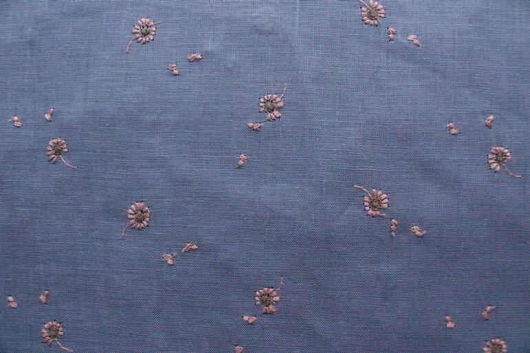 F刺繍ファブリック　舞う花<br />B-ピンク