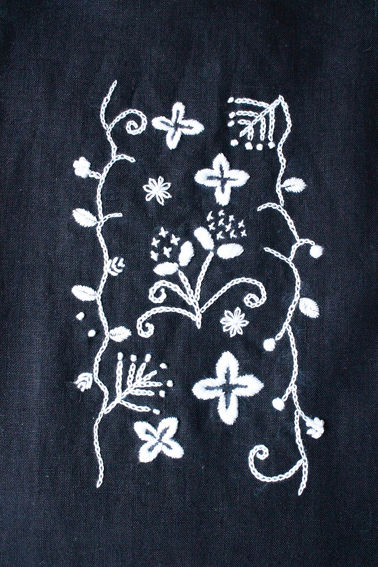 リネン刺繍糸生地セットNo.5<br />アンソレイエ黒　白刺繍