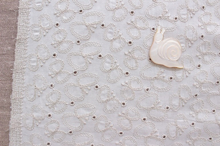 Jc刺繍　蝶々<br />オフ