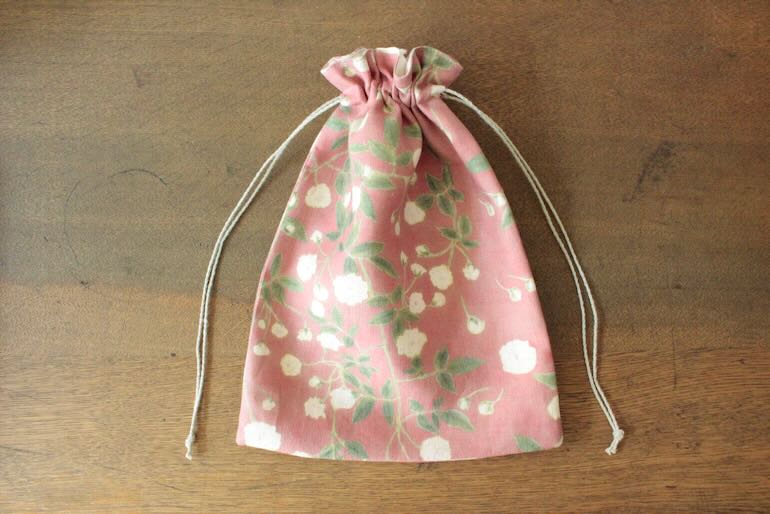 リネンプリントの巾着セット<br />モッコウバラ　紅樺色