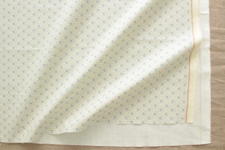 Sacre Blue　French General <br />小花　白