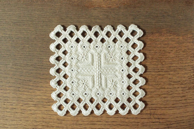 たなかあゆみ2025<br />刺繍4 Naクリーム