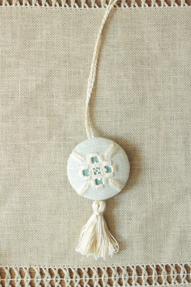 たなかあゆみ2025<br />刺繍タッセルC