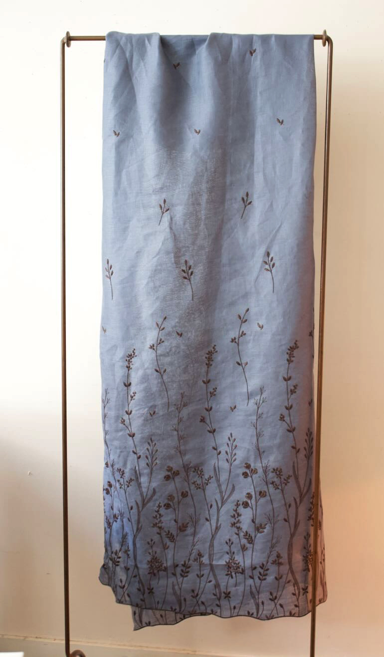 F刺繍スカラップリネン 草むら<br />インディゴ