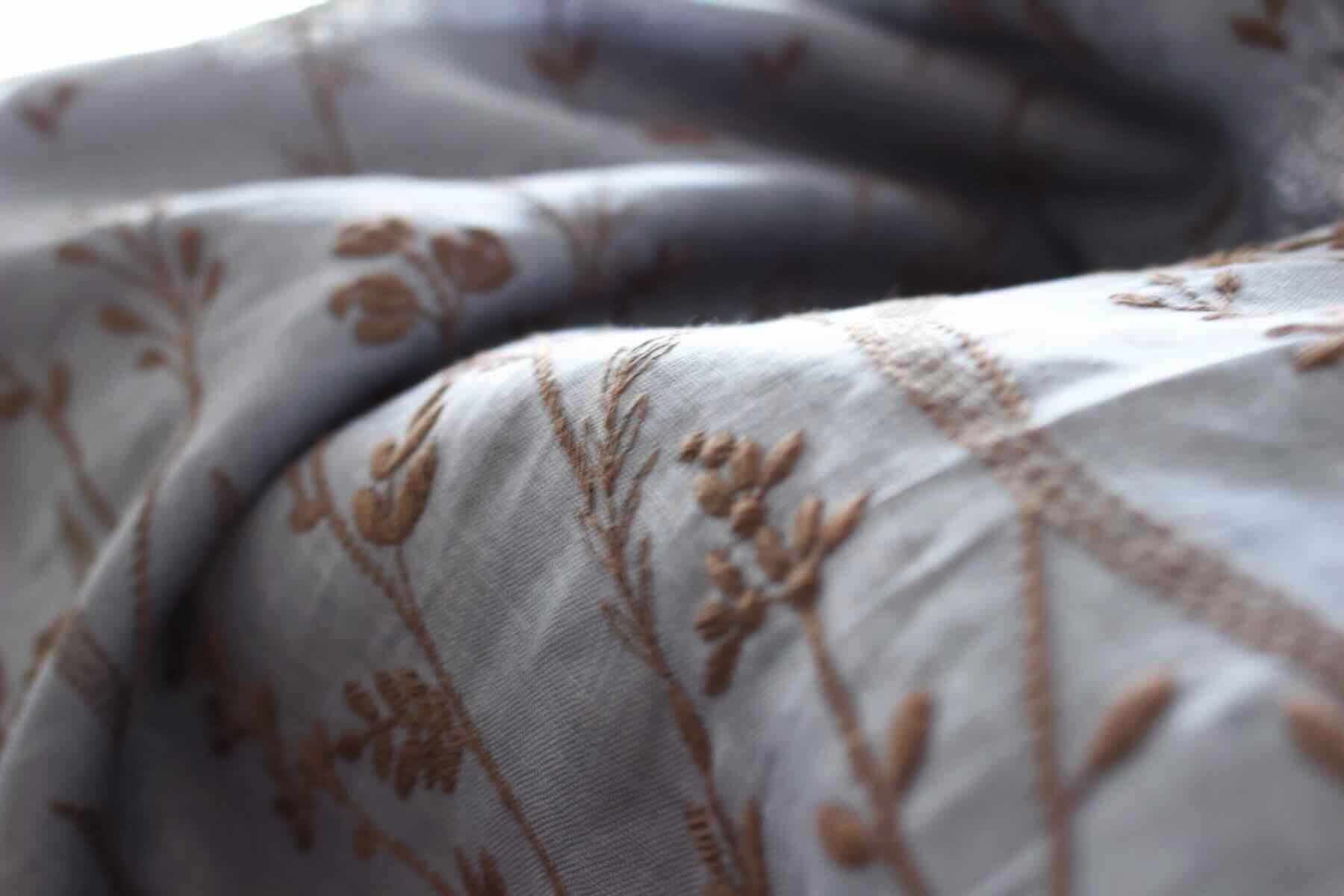 F刺繍スカラップリネン 草むら<br />インディゴ