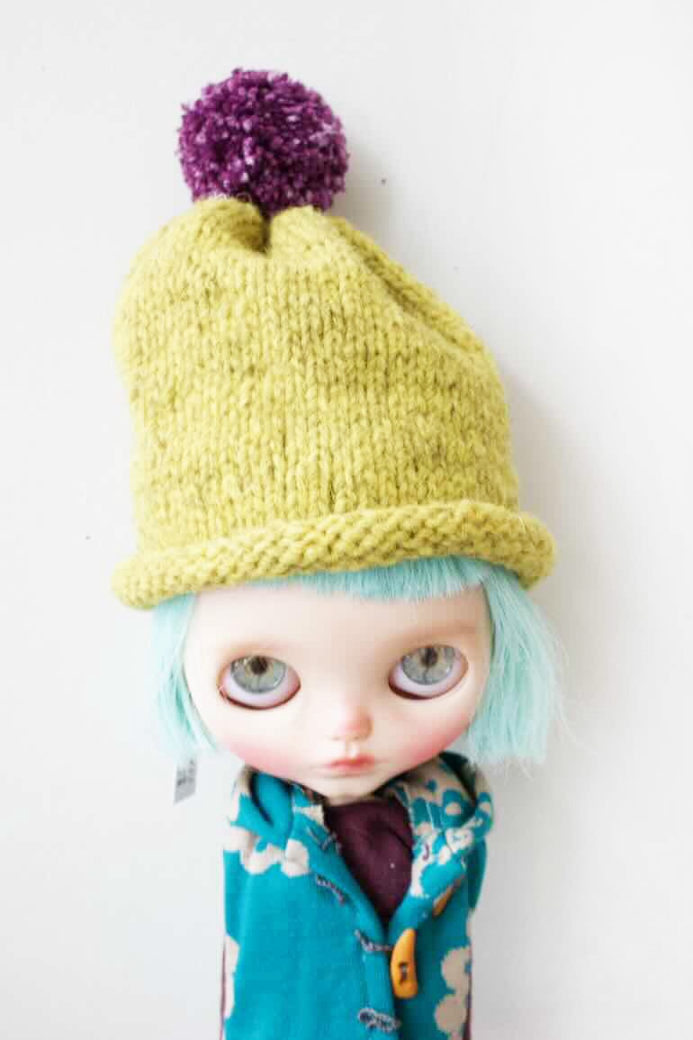DaKawaiiDolls-14　帽子2026<br />2ポンポン付きニット帽2