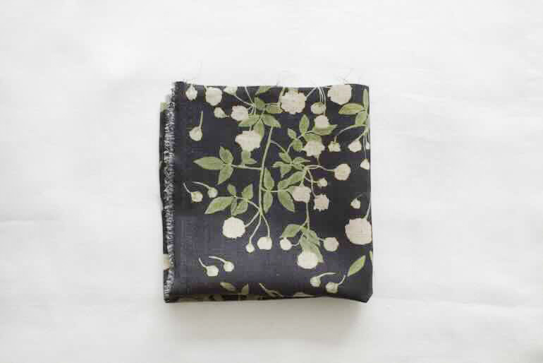 リネンプリントカットクロス35cm×35cm<br />モッコウバラ黒Flax