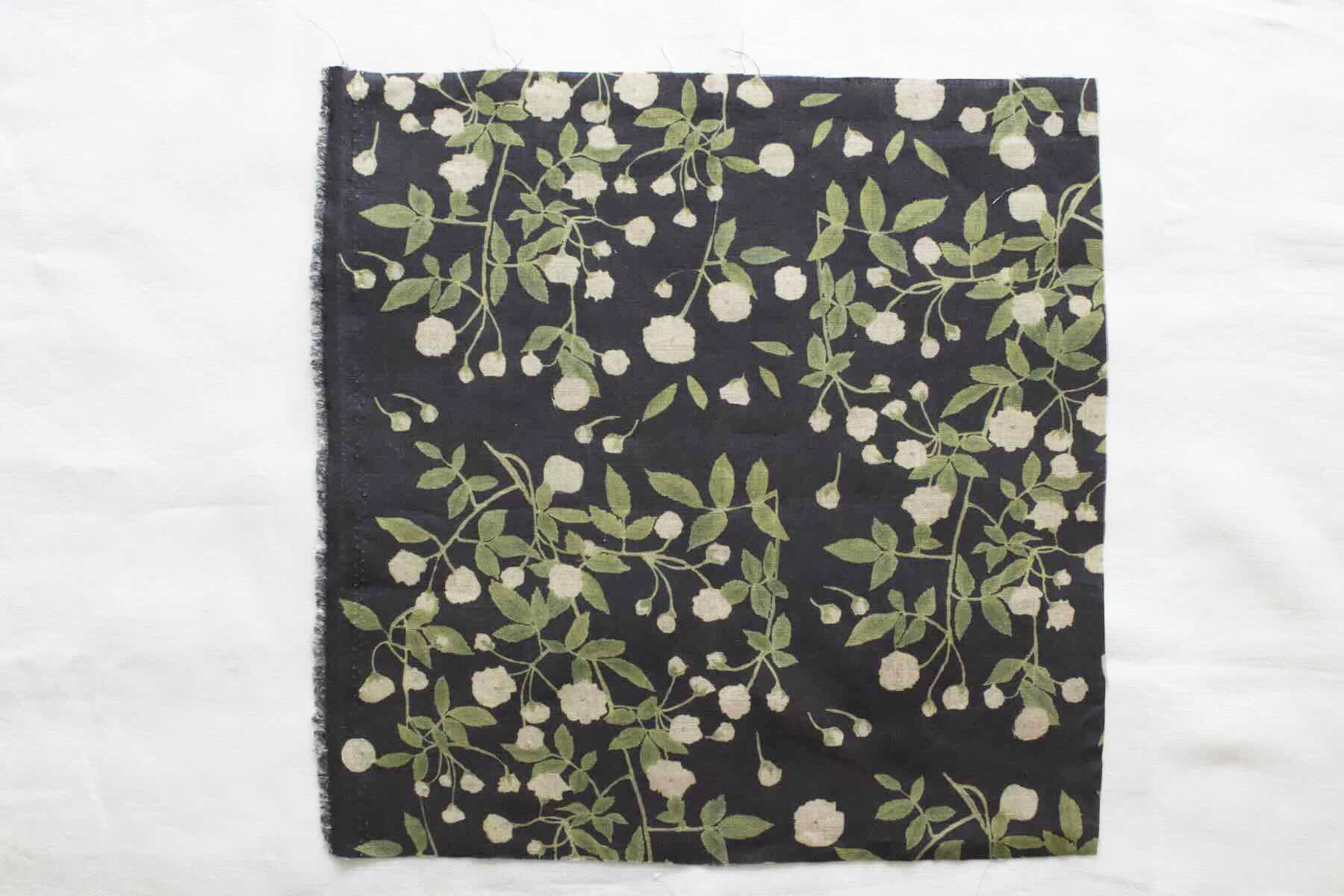 リネンプリントカットクロス35cm×35cm<br />モッコウバラ黒Flax