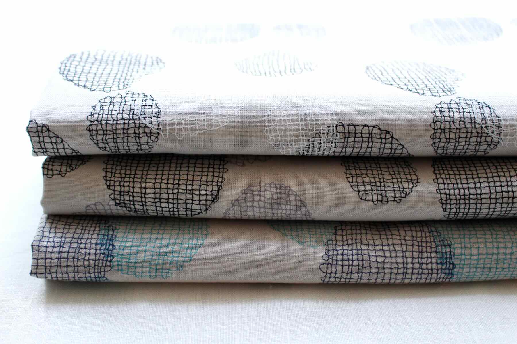 Jp綿麻刺繍風ドットレースプリント<br />紺-ライトグリ-ン