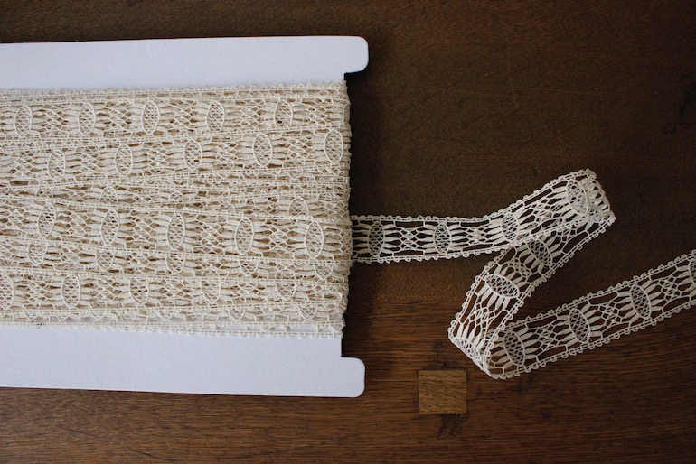 F Guipure レース　オーバルモチーフ　A　3cm<br />エクリュ