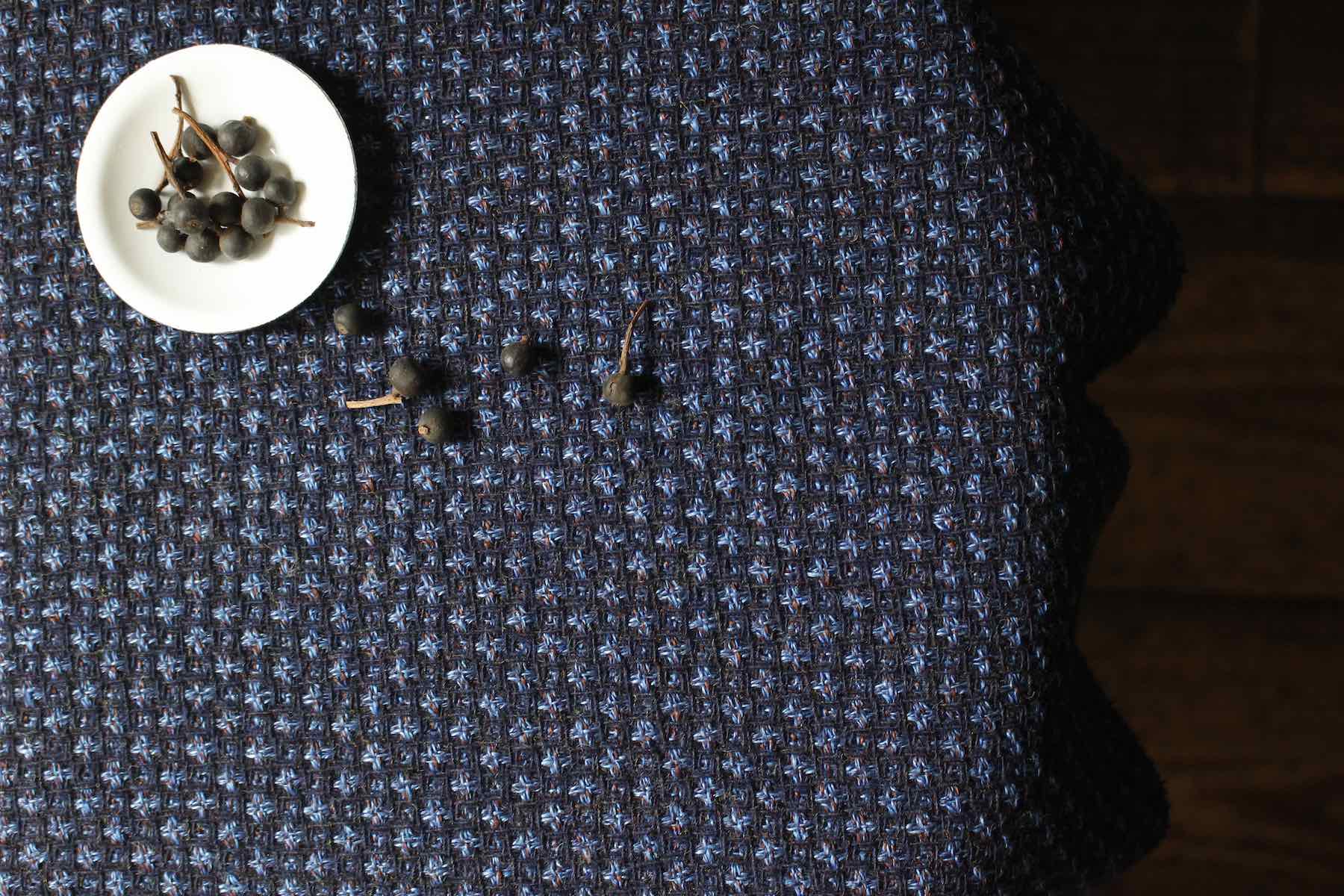 LINNETヘンプウールグリーシァンバ－ズアイ色多彩<br />ネイビ-×ブル-