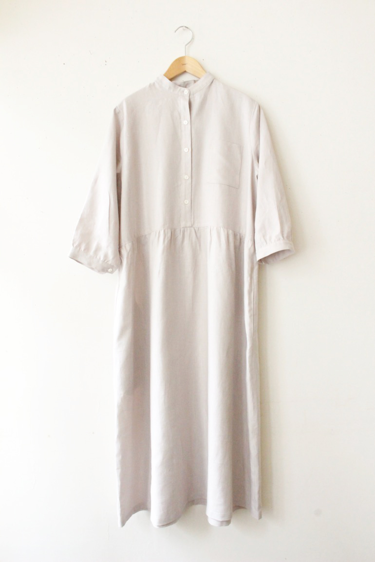 PDNo.118 スタンドカラーのドレス　七分袖<br />クラシックシルバ-グレ-