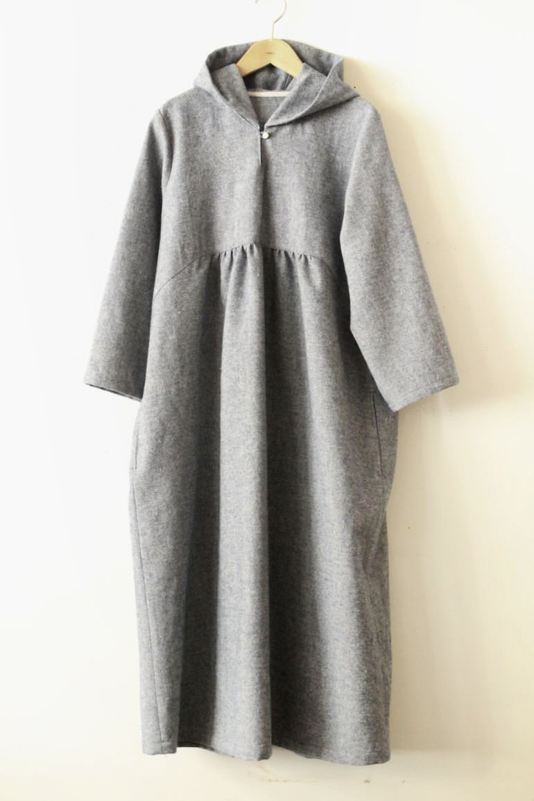 PDNo.120 フード付きワンピース　リネンウール<br />ラビズラズリ