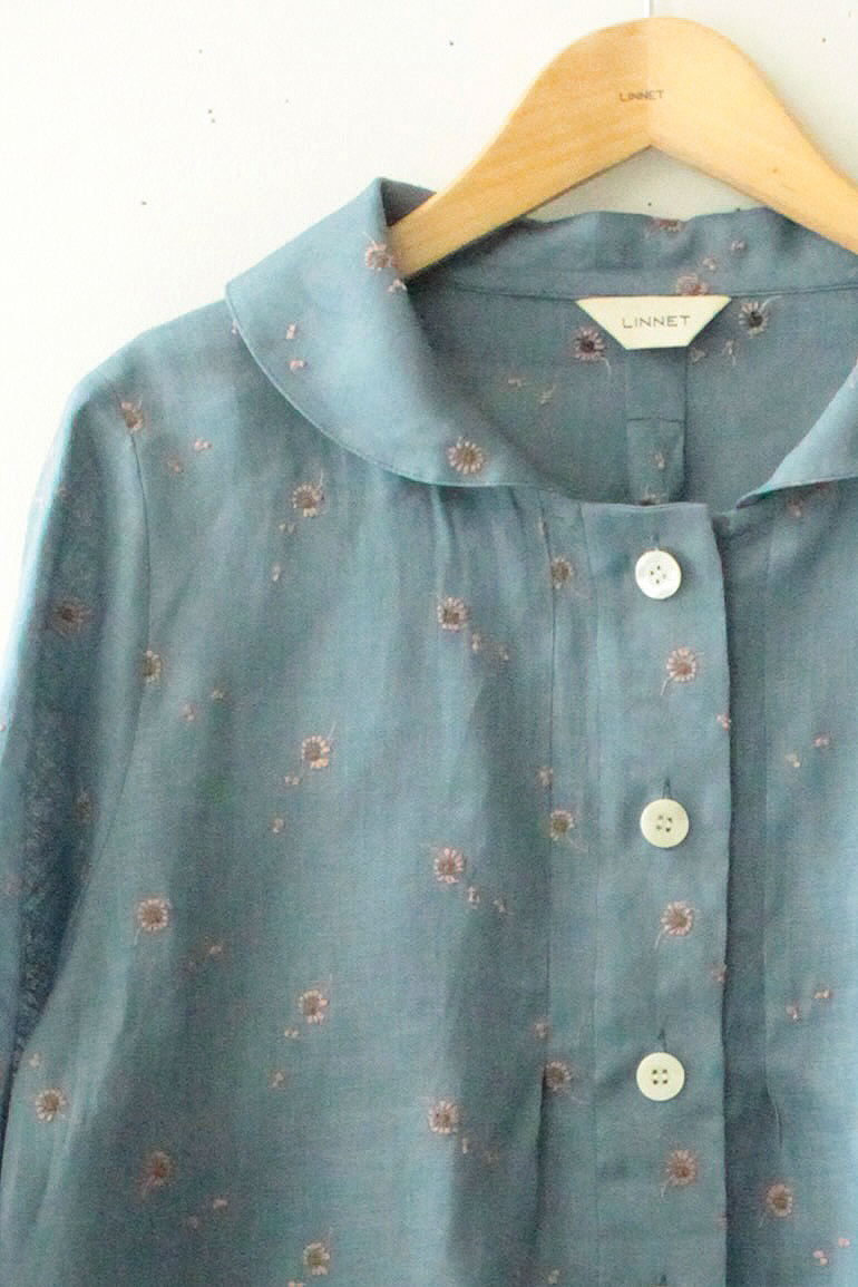PDNo.126大きめヘチマ衿ブラウス　<br />F刺繍　舞う花
