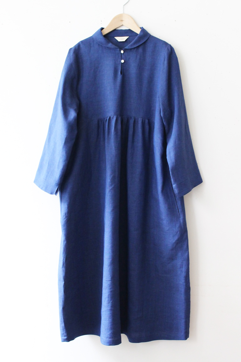 PD.No129スタンドショールカラーのドレス<br />シャンブレイネイビ-