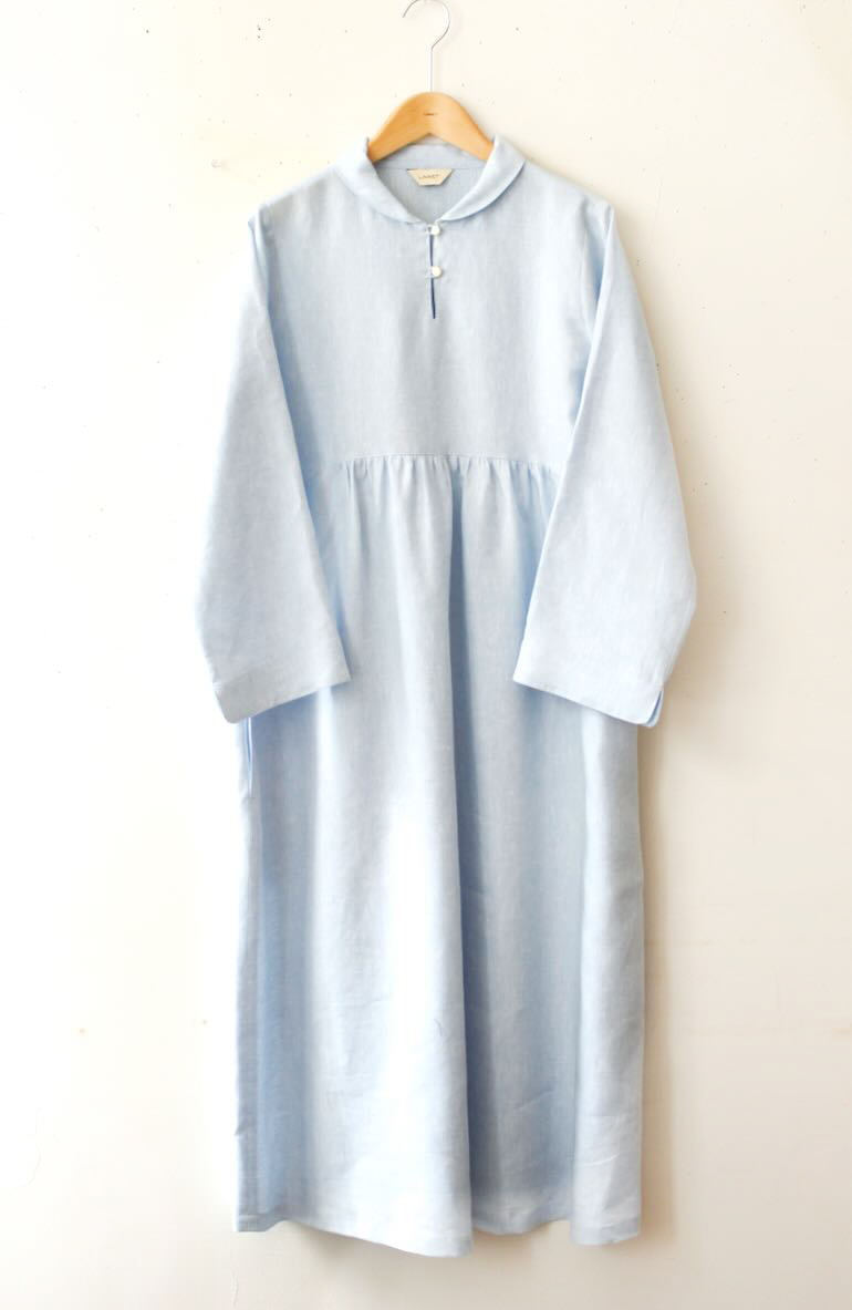 PD.No129スタンドショールカラーのドレス<br />シャンブレイアクア