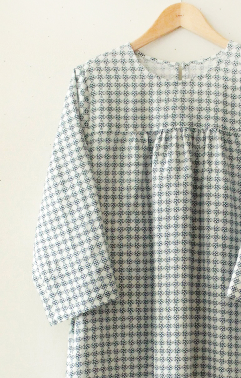 PDNo.132ヨークつきギャザードレスワンピース<br />LPル-ル-　白藍