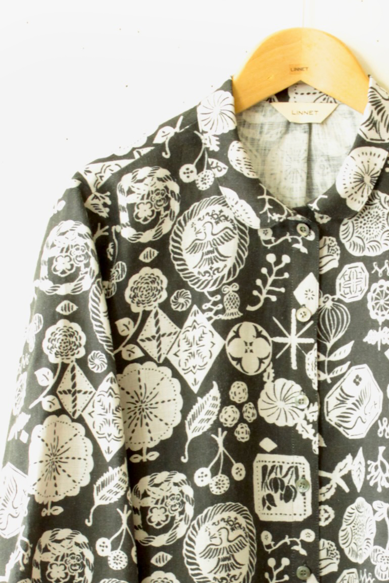 PD No.135小さな丸衿ブラウス　　7分袖<br />花図案グレ-黒