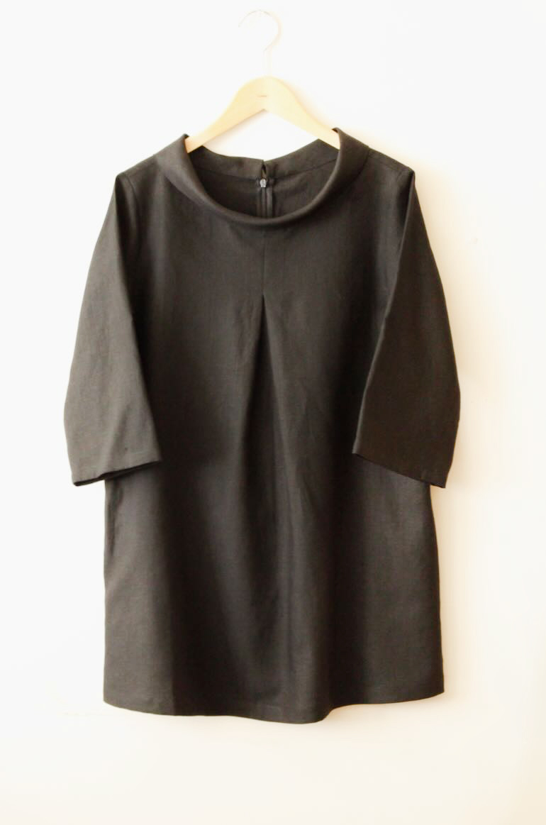 PDNo.77ロールネックAラインブラウスML<br />クラシックブラックオニキス
