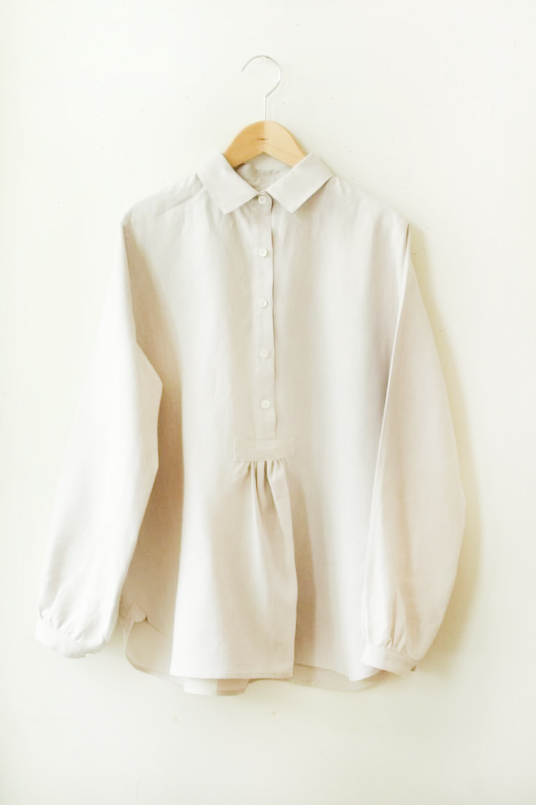 PD No.98シャツカラーブラウス　長袖<br />クラシックシルバ-グレ-