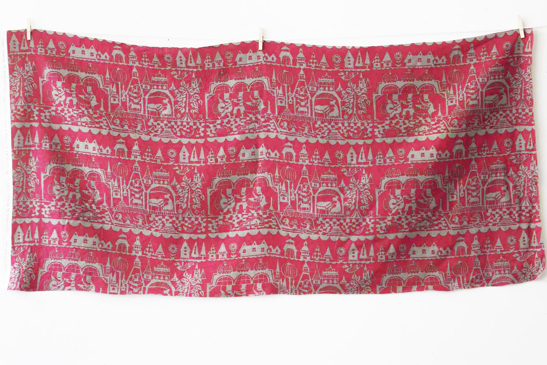 LINNET リネンプリント 水辺のもてなし<br />赤