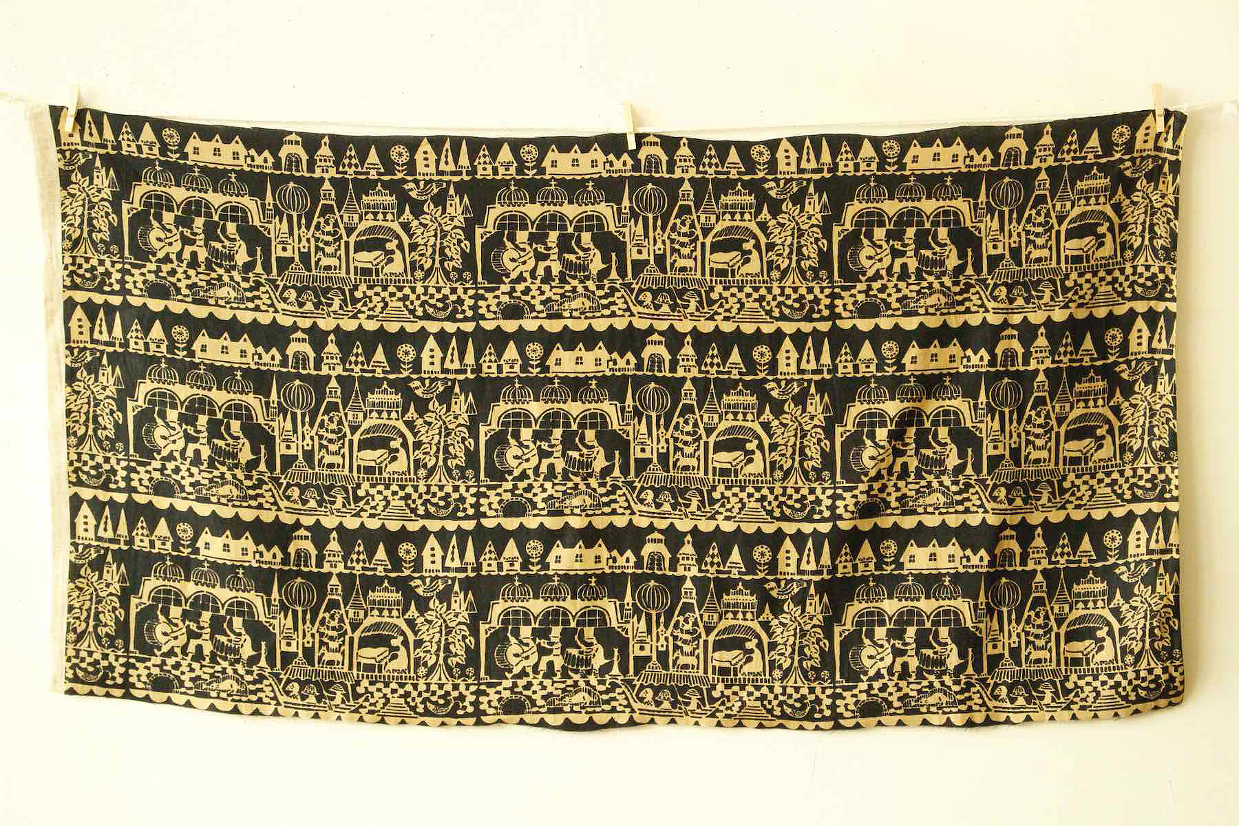 LINNET リネンプリント 水辺のもてなし<br />黒