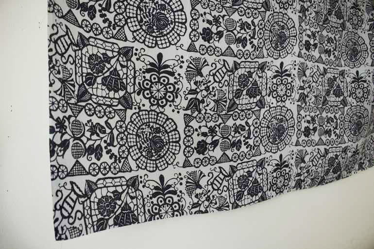 LINNET リネンプリント ルーマニアのテーブル<br />グレイ