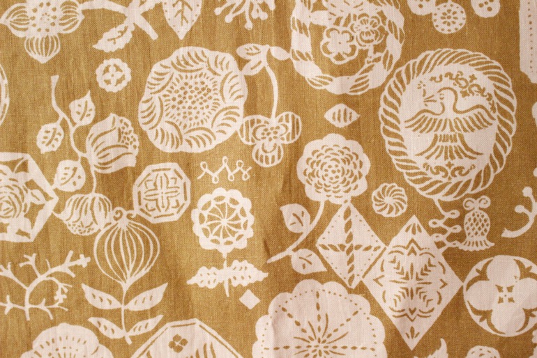 LINNET リネンプリント 花図案の吹き寄せ<br />ベ-ジュ×ピンク