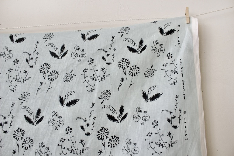 LINNET リネンプリント ワイルドフラワーズ<br />セ-ジ×ブラックネイビ-