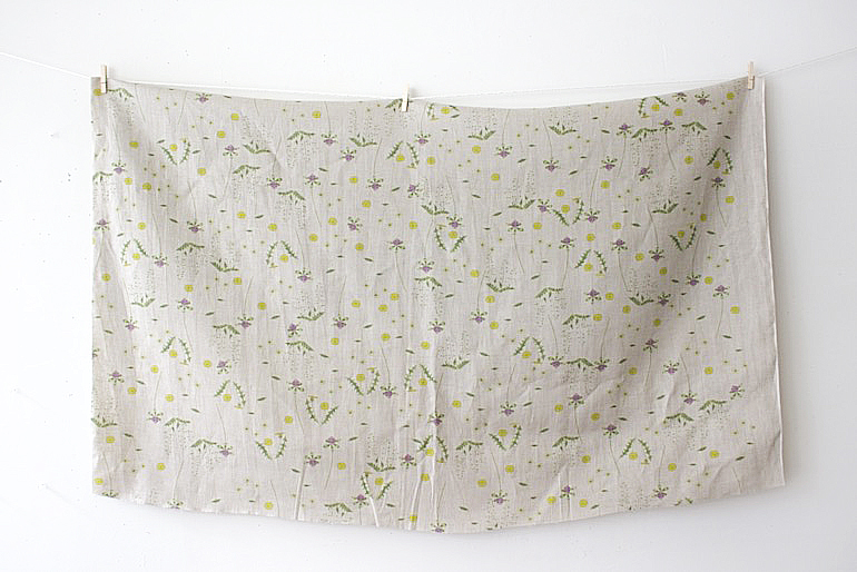 LINNET リネンプリント　草むらの草花は<br />Flax