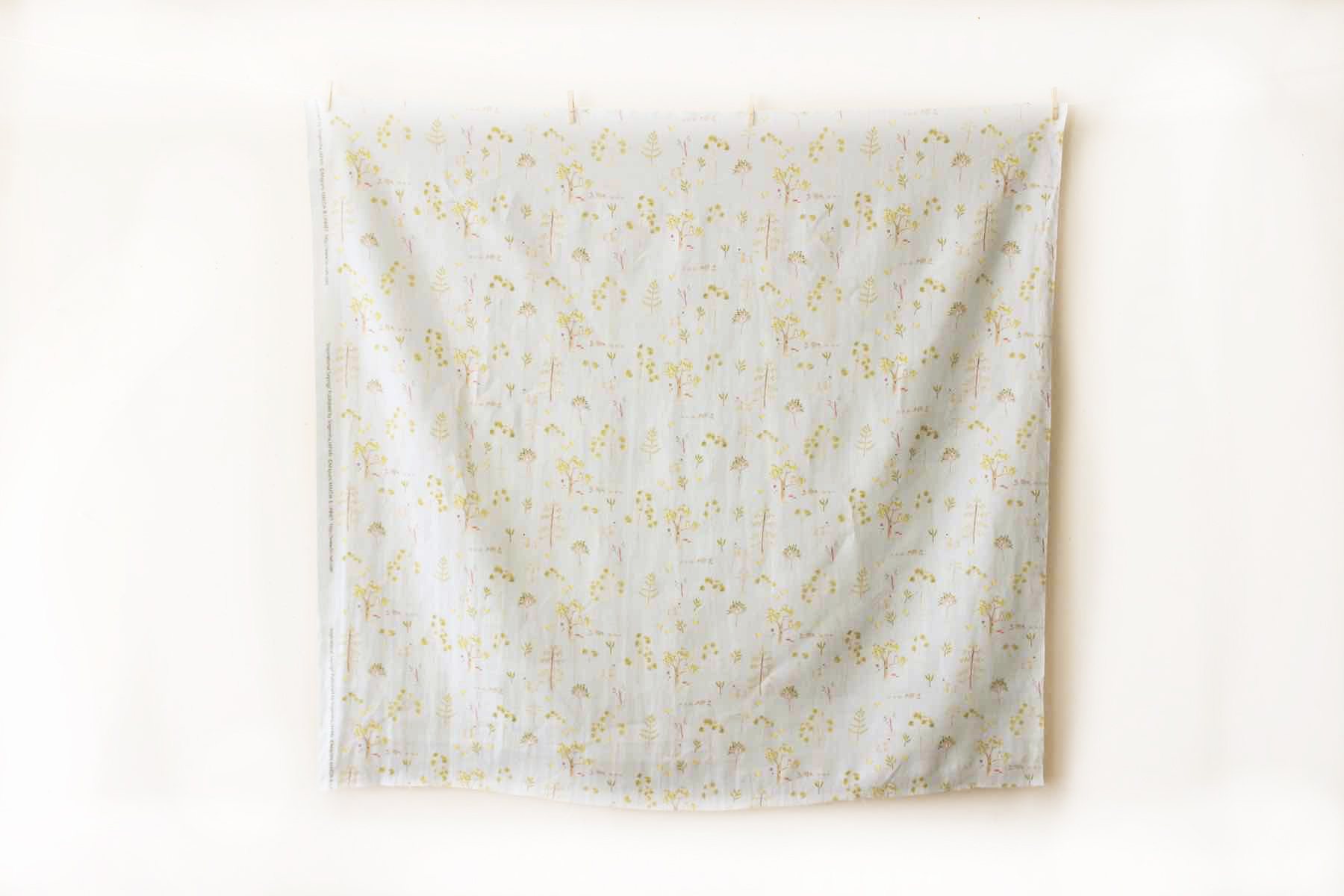 LINNET リネンプリント　木々<br />青白磁