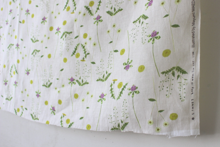 LINNET アンソレイエリネンプリント　草むらの草花は<br />アンティ-クベ-ジュ