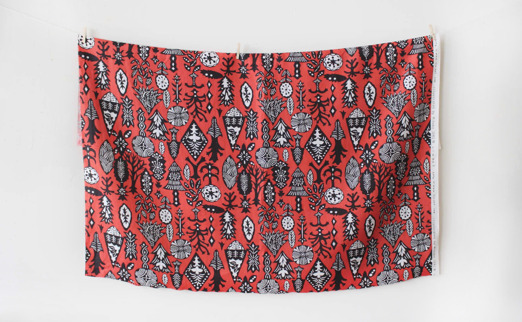 LINNET リネンプリント 森の光<br />赤