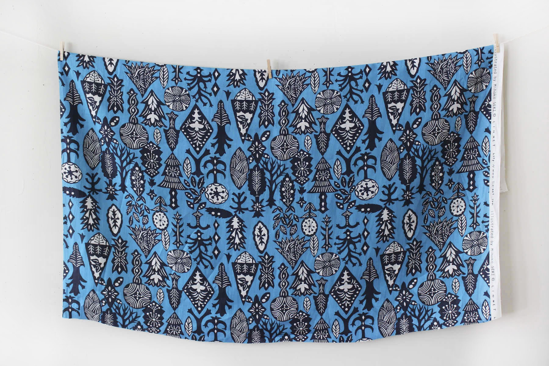 LINNET リネンプリント 森の光<br />青