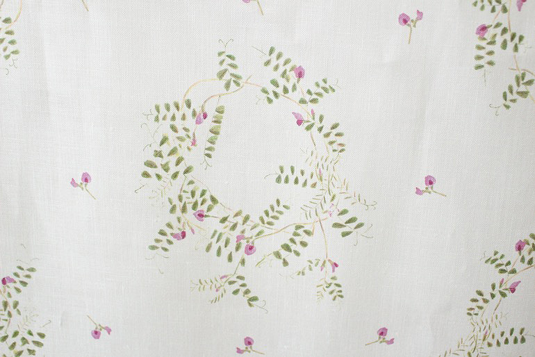 LINNET リネンプリント　カラスノエンドウ<br />オフ白